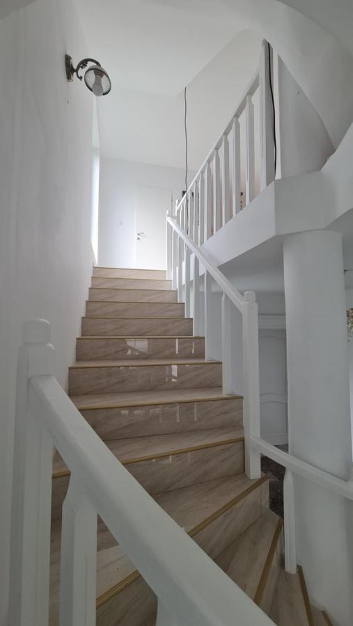 Casa Anne Hotel Baile Herculane Bagian luar foto