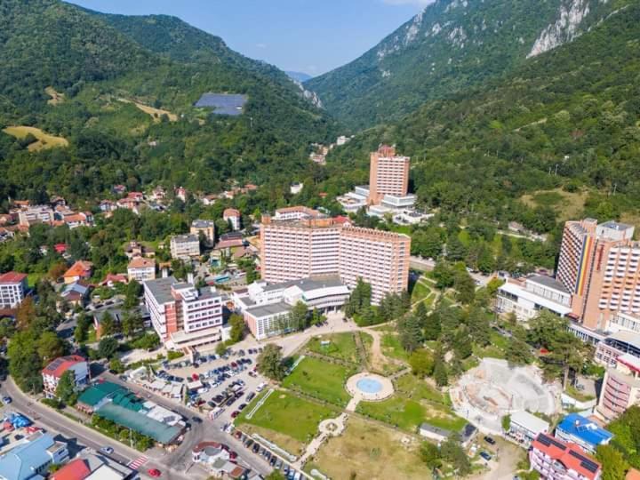 Casa Anne Hotel Baile Herculane Bagian luar foto